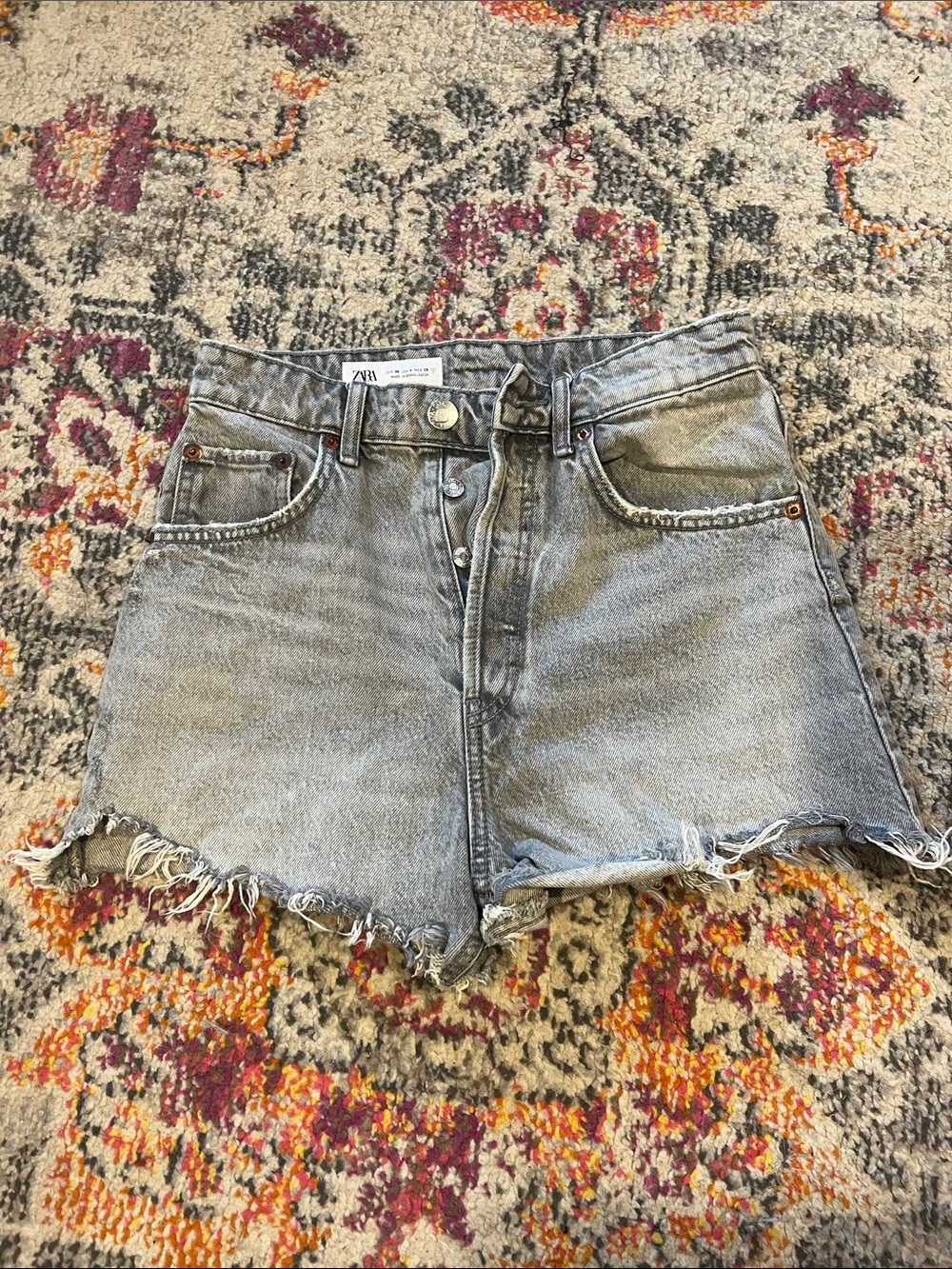 ZARA Light Grey Cutoff Denim Shorts with Frayed Hem
